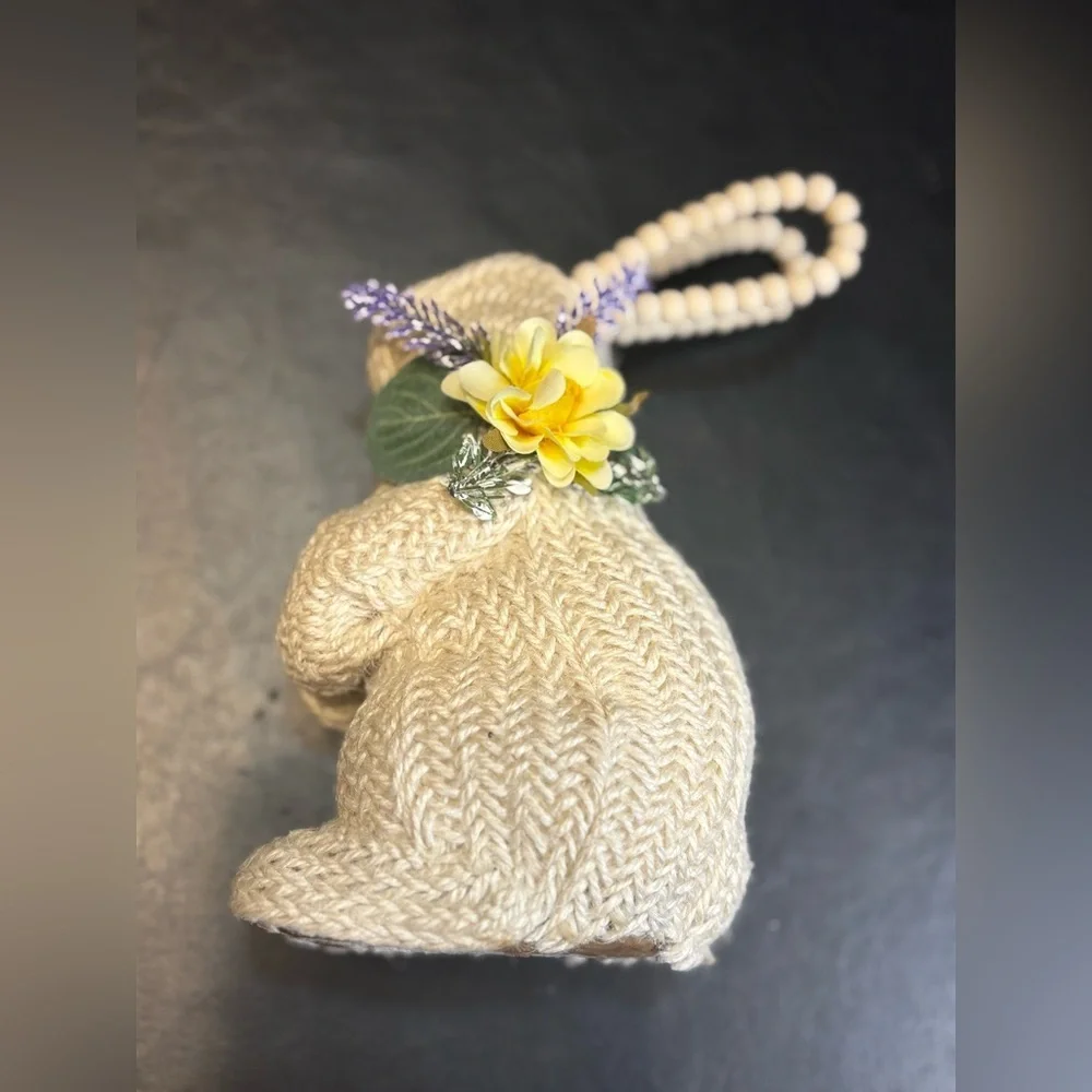 Bunny, carrot bundle in a Carrot Basket - NWOT